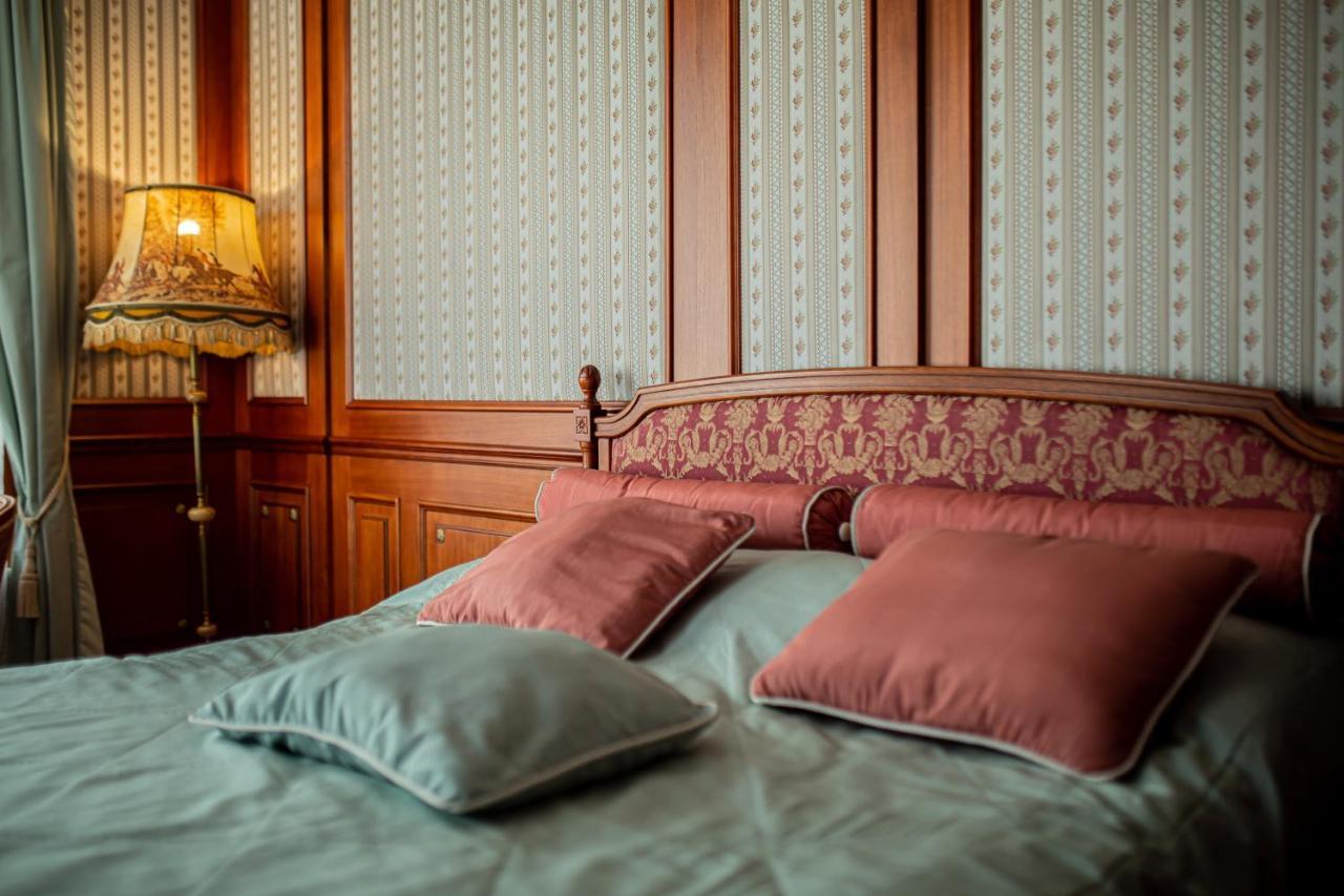 Zamek Dubiecko Hotel ภายนอก รูปภาพ