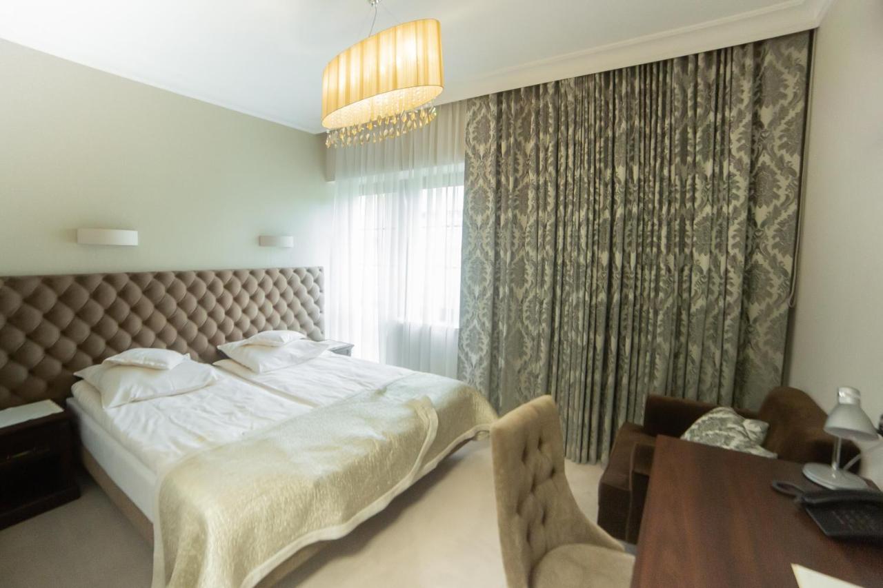 Zamek Dubiecko Hotel ภายนอก รูปภาพ